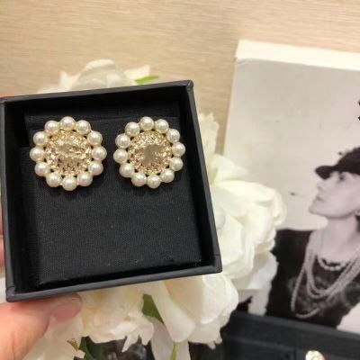 Luxury Designer Decorative Jewelry Fashion Round Pearl Earrings