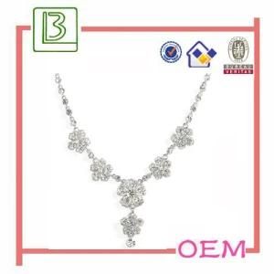 Silver Plated Flowers Alloy Pendant Necklace (BR61)