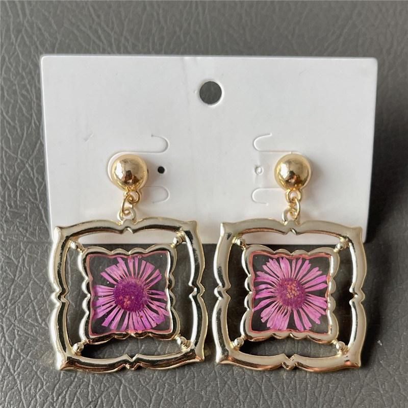 Fashion New Cut out Filigree Design 18K Gold Plated Square Drop Real Dried Flower Resin Pendant Earrings for Women Lady Girls