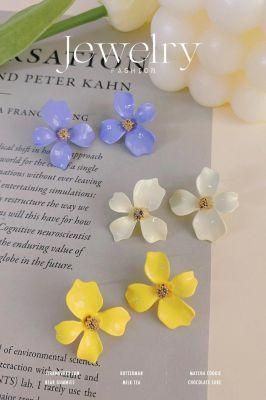 Best Selling Women Dainty Enamel Flower Stud Earring Chick Flower Shape Cream Violet Yellow Painted Fashion Women Earrings for Gift or Party