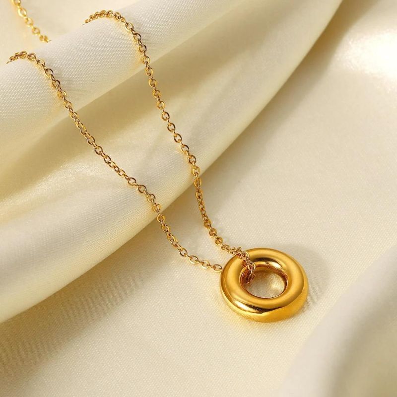 Factory Customized Fashion Jewelry European American Temperament Stainless Steel Plated 18K Gold Zirconium Inlaid Doughnut Pendant Necklace