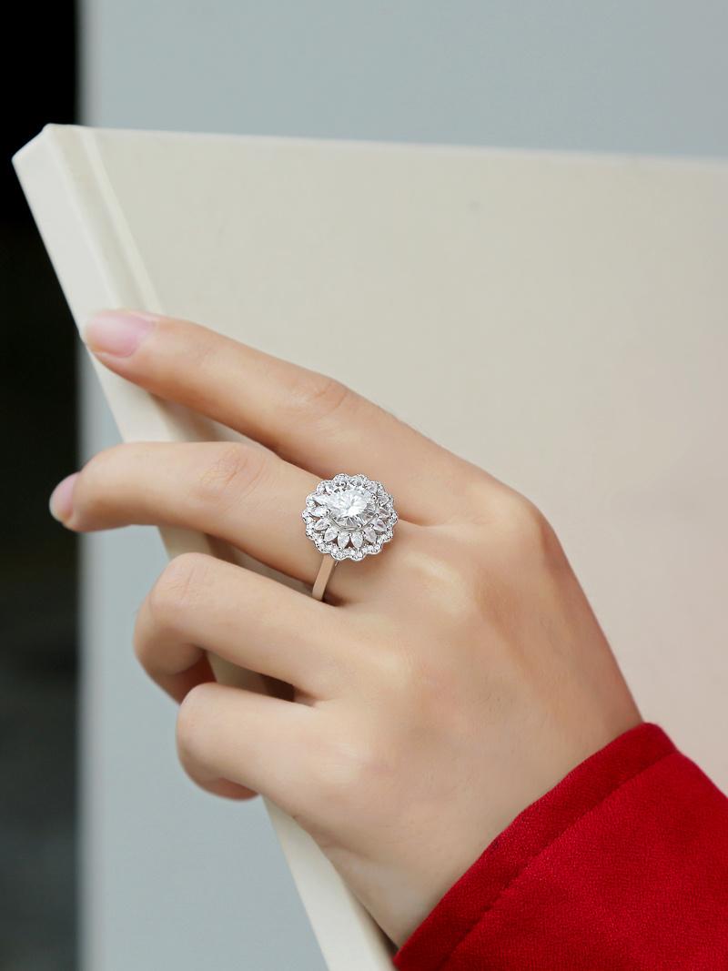 Hot Sale elegant style Moissanite diamond ring Fashion Accessories women′s jewelry