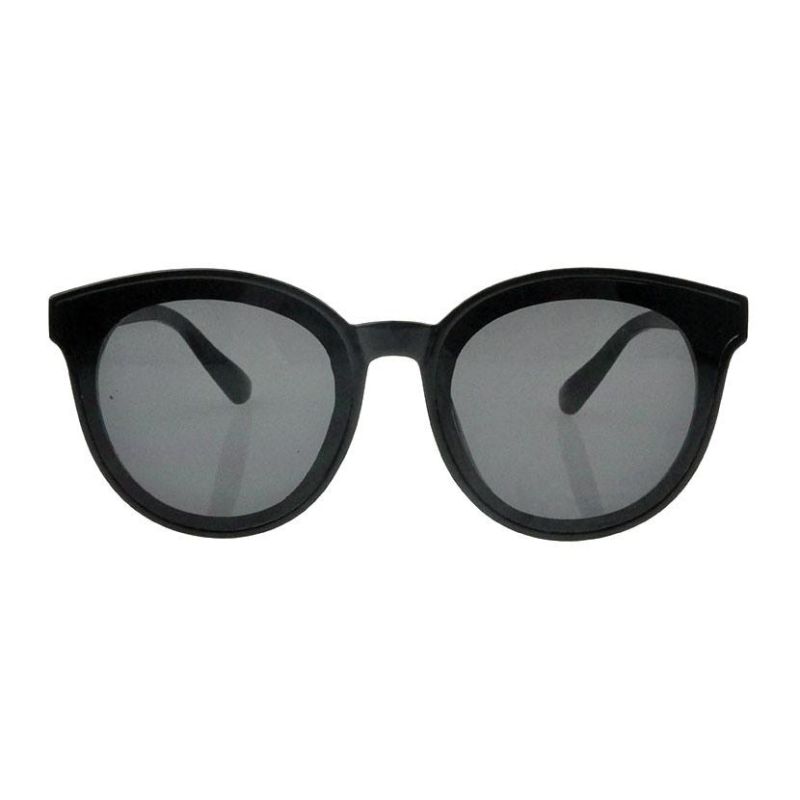 2018 Simple Fashionable Sunglasses with Flat Lens