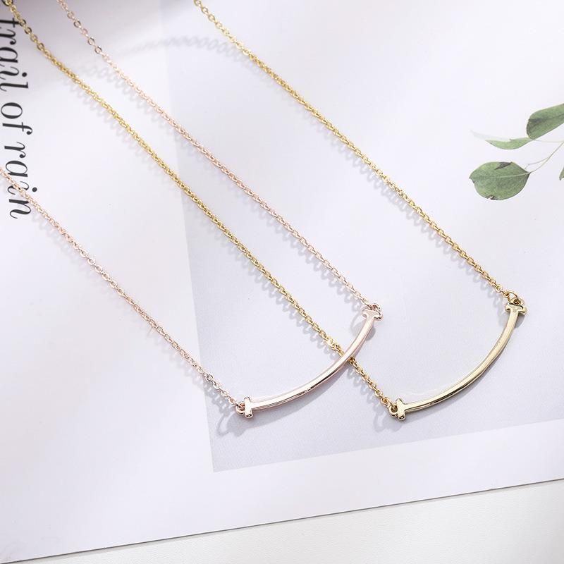 Fashion Crystal Hollow-out Shell Pendant Necklace