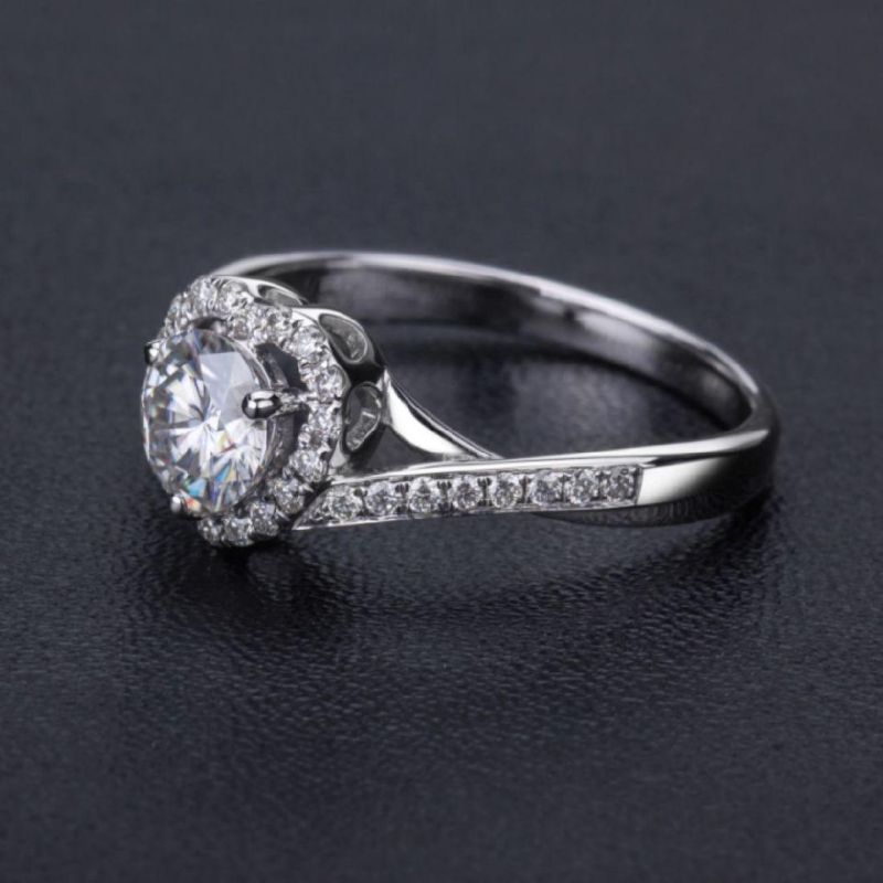Customize High Quality 1CT Def Color Heart 18K Moissanite Wedding Ring