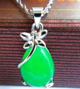 Fashion Woman Cloth Accessories Jade Pendant Necklace Jewelry (X110)