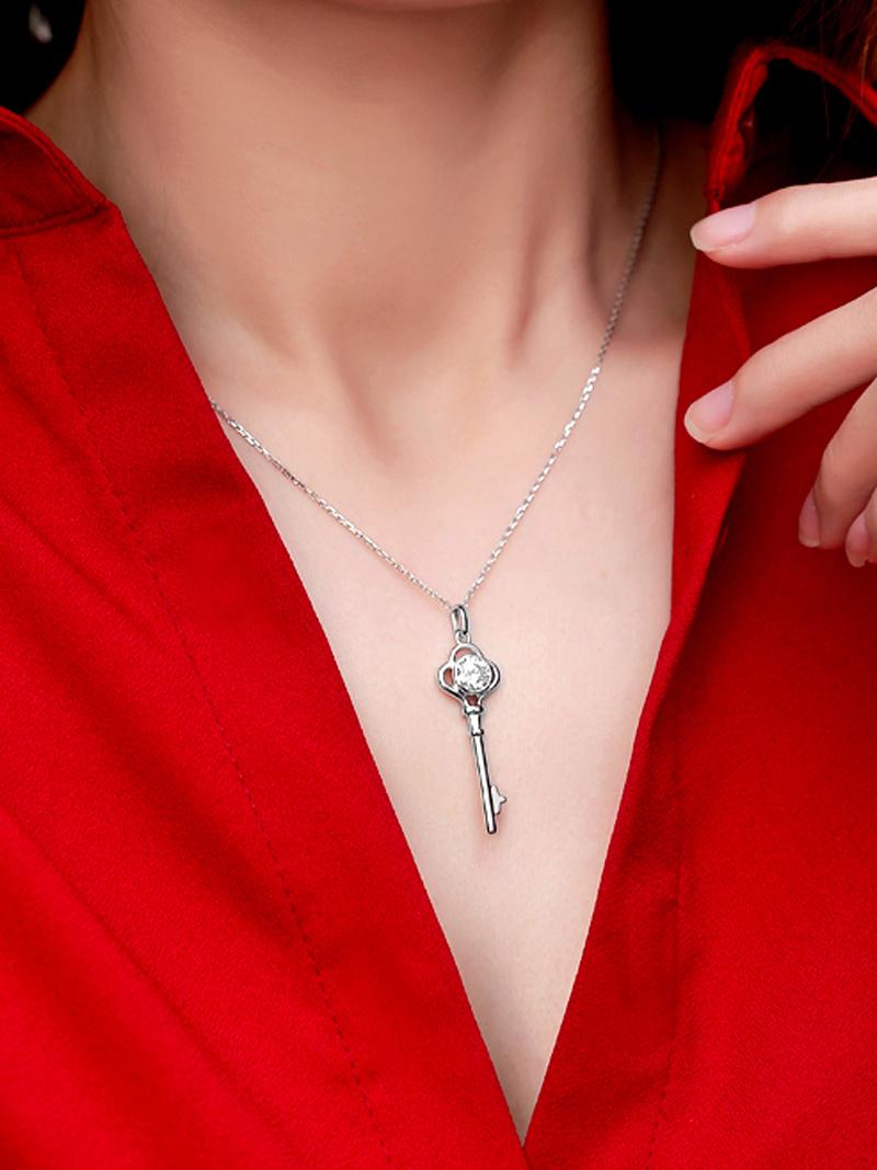 Fashion jewelry women′s necklace key pendant & necklace moissanite 925 Sterling silver jewelry for girls