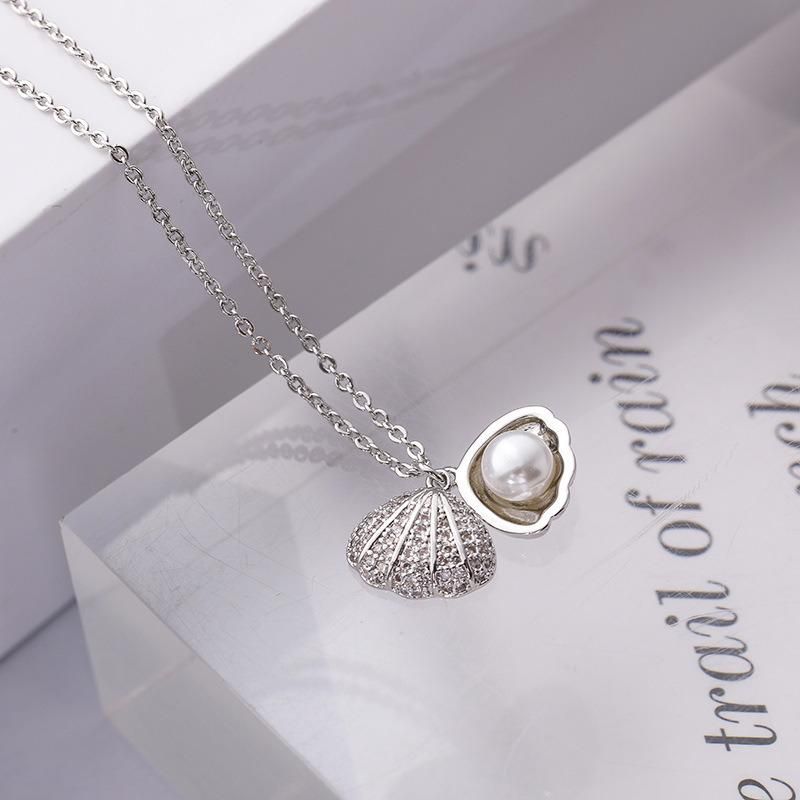 Fashion Crystal Hollow-out Shell Pendant Necklace