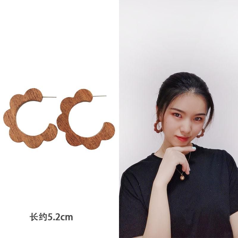 New Fund Temperament Retro Woody Geometry Long Money Earring Rattan Makes up Wood Earring