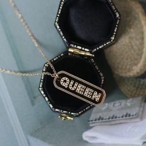2021 Fashion Gold Platted Stainless Steel Letter Queen Zircon Square Pendant Necklace