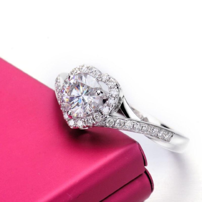 Customize High Quality 1CT Def Color Heart 18K Moissanite Wedding Ring