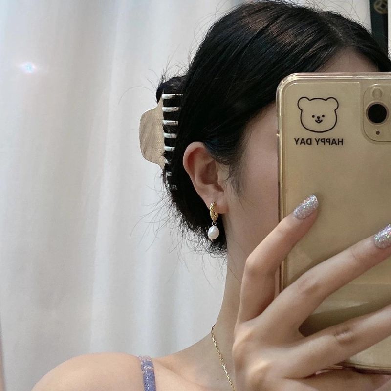 Wholesale Trendy Jewelry 925 Sterling Silver Gold Plated Custom Cc Channel Drop Dangle Huggies Pearl Hoop Earrings for Women