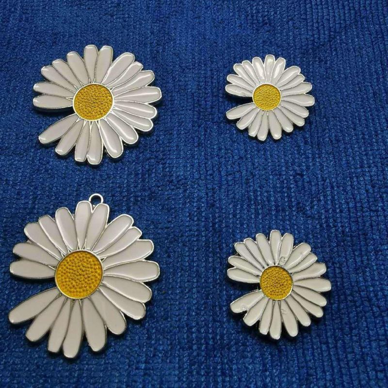 Wholesale Custom Small Daisy Pin Count Soft Enamel Small Daisy Badge Brooch Metal Badge
