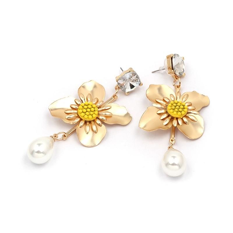 Female Autumn White Floral Diamond Imitation Pearl Resin Earring with Flower