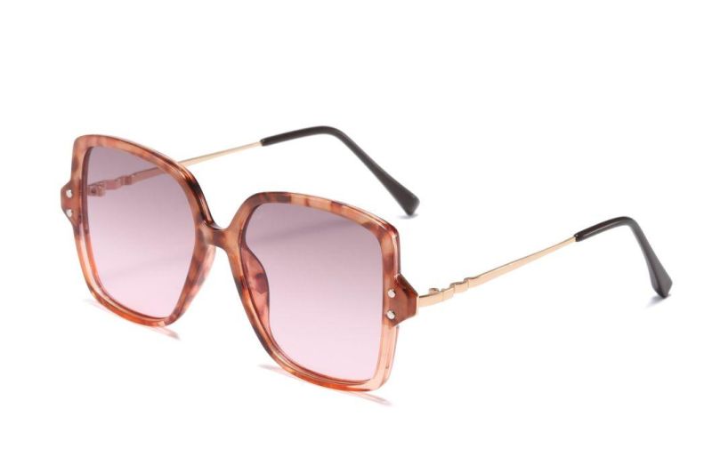 Delicate Women′s Butterflies Frame Top Fashion Sunglasses with Metal Temple