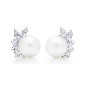 Elegant Stud Earring in 925 Sterling Silver with Freshwater Pearl