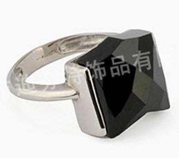 Fashion Ladies &amp; Men&prime;s Glass Casting Ring (RZ8485)