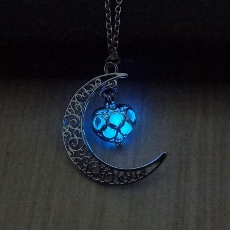 Hollow Moon Heart Shaped Luminous Pendant Necklace Christmas Clavicle Chain