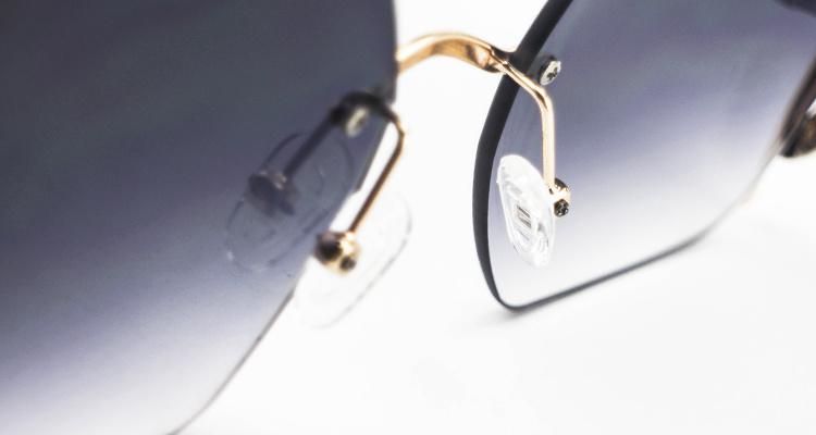 Light New Design Peculiar Frame Women Stock Sunglasses