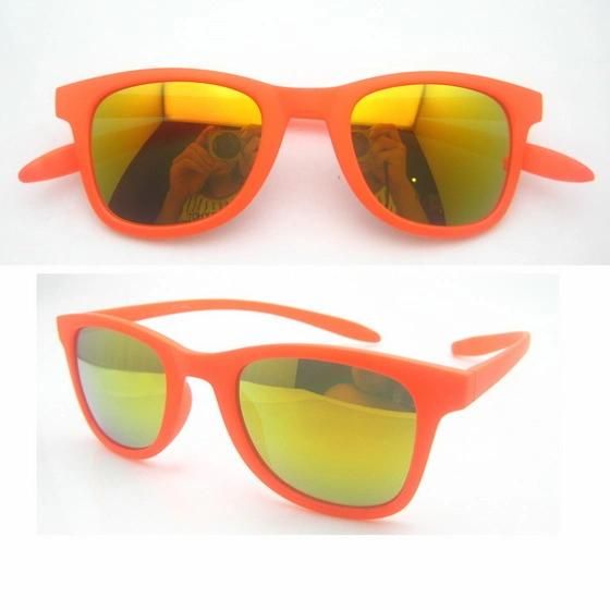 Designed Plastic Frame Sunglasses for Woman