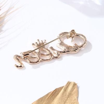 Queen Letter Simple Web Celebrity Brooch Lady Lovely Day Ins Brooch Collar Button Anti Light Accessories