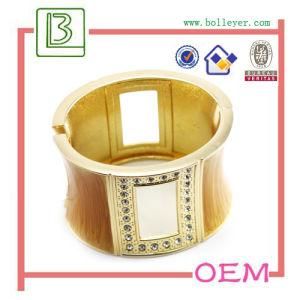 Fashion Golden Metal Bracelet with Rhinestones