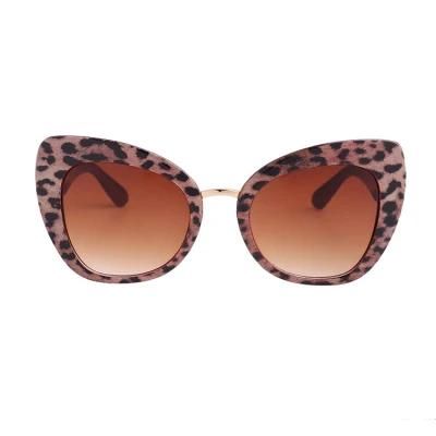 2019 Rising Cat Eye Fashion Sunglasses with Metal Bridge