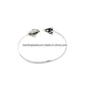 Fashion Cuff Alloy Women&prime;s Bracelet Triangle Design Pendant