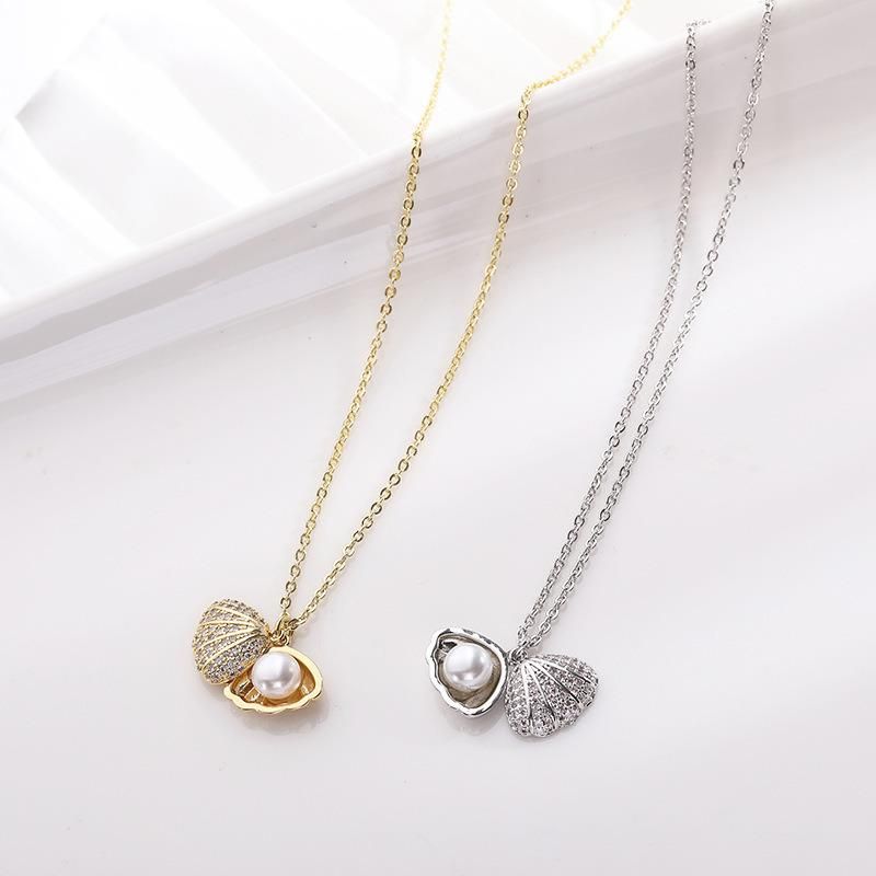 Fashion Crystal Hollow-out Shell Pendant Necklace