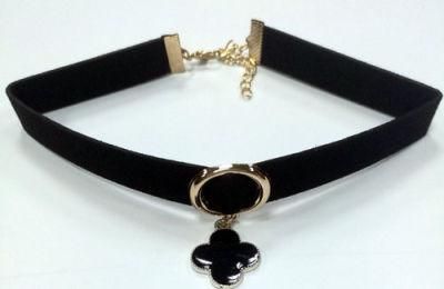 Fashion Jewelry Choker Necklace with Flower Charm with Black Enamel