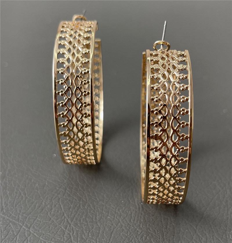 Manufacture New Design Wide Filligree Cut out Stamping Hoop Earrings in 18K Gold Plated for Women Girls Lady