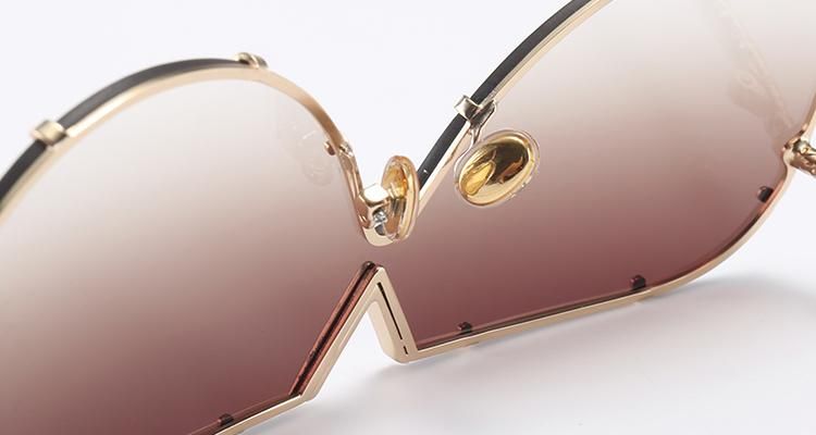 Fashion Unique Bend Temple Oversize Women Stock Sunglasses 2021