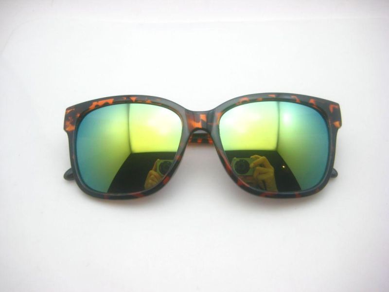 Simple Classic Plastic Frame Sunglasses