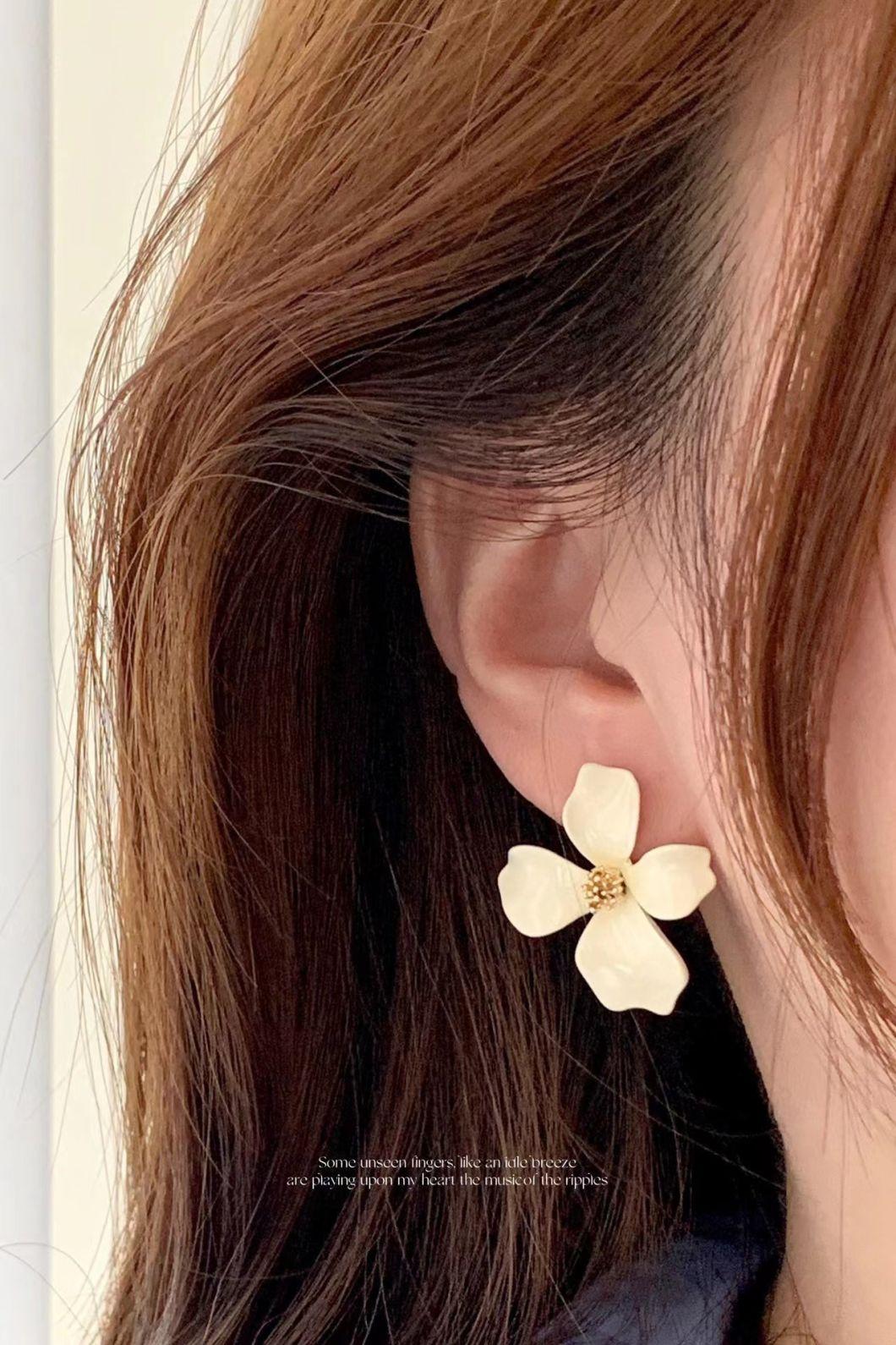 Best Selling Women Dainty Enamel Flower Stud Earring Chick Flower Shape Cream Violet Yellow Painted Fashion Women Earrings for Gift or Party