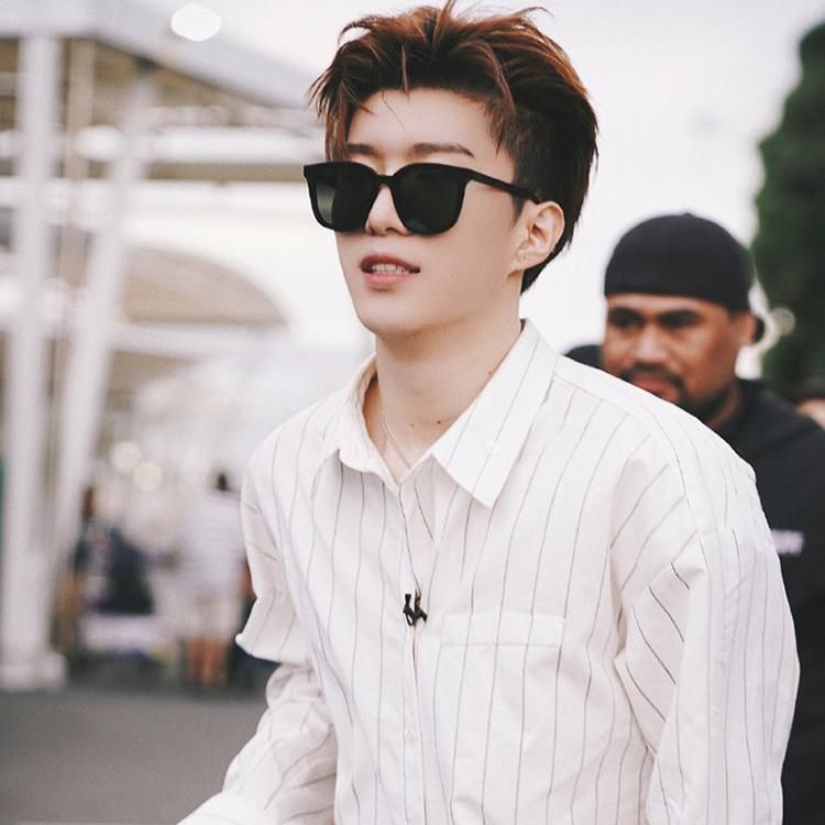 Simple Sunglasses Star The Same Retro Square Simple Sunglasses.