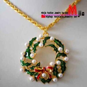 Fashion Zin Alloy Christmas Garland Pendant Floral Hoop Necklace Christmas Jewelry (MJCN14551)