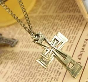 Metal Fashion Three Layers Religious Cross Necklace (X72)
