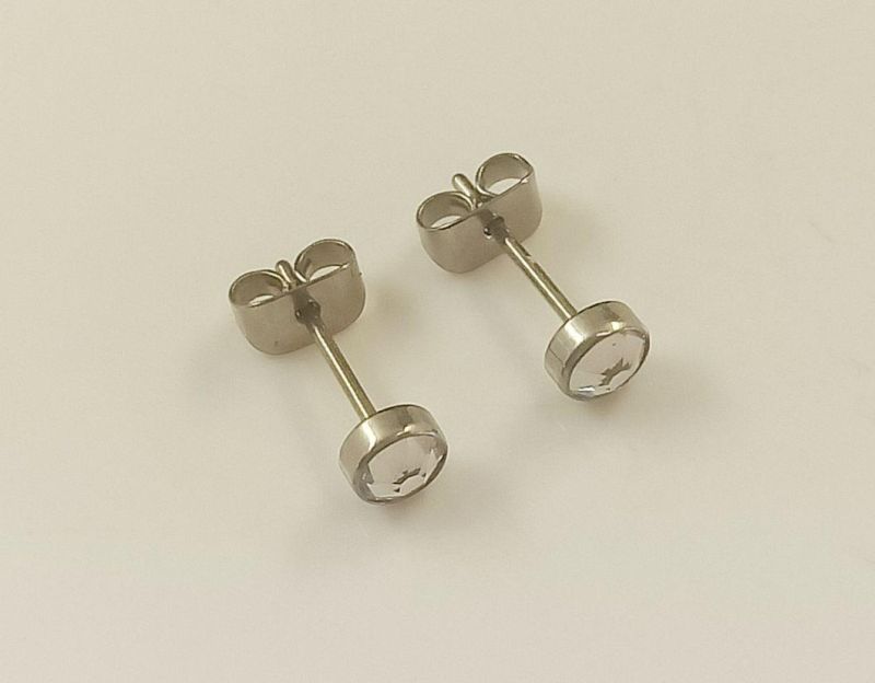 Fashion Jewelry ASTM F136 Titanium G23 Titanium Manufacturer Puncture Silver Jewelry Round CZ Ear Stud Earrings Hypoallergenic Titanium Earring Tper13