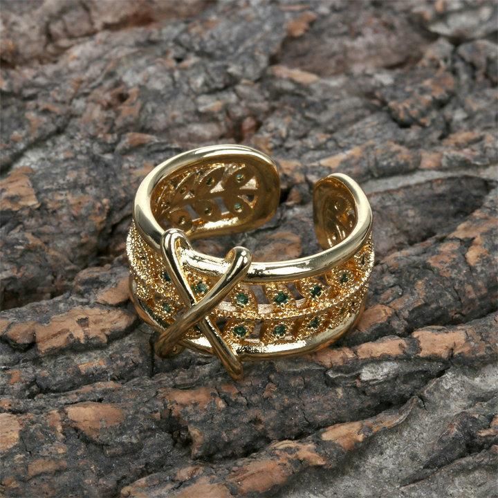 Leaf Shape Zircon Micro Inlaid Ring Woman′ S Simple Hollow out Cross Gold-Plated Ring Customized Ring Accessories