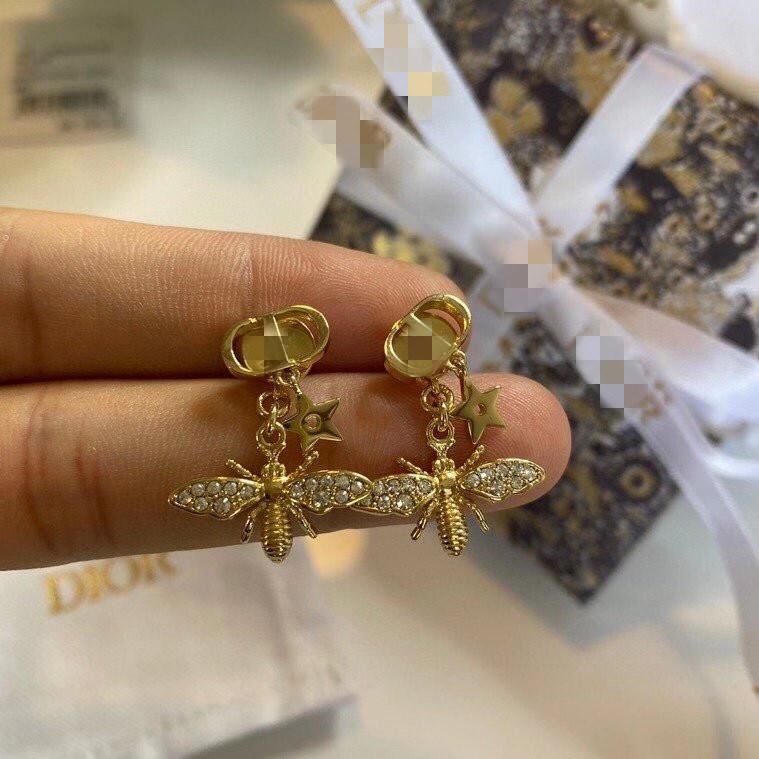 Designer Golden Color Earrings Luxury Earrings Butterfly Pendant Fashion Earrings