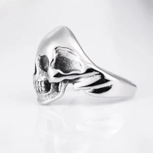 Hot Sale Jewelry Skull Ring in Stainless Steel with Black Anqitue