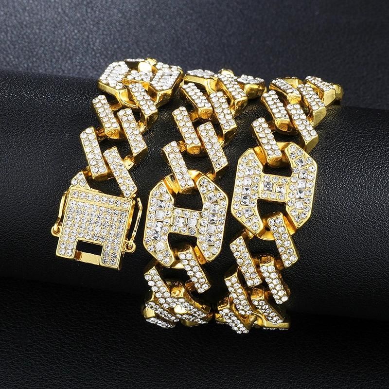 Creative Fashion Designed Brass Necklace with Zinc Alloy