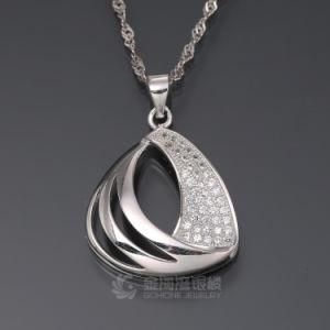 Halo 925 Sterling Silver Heart Pendant in Fashion