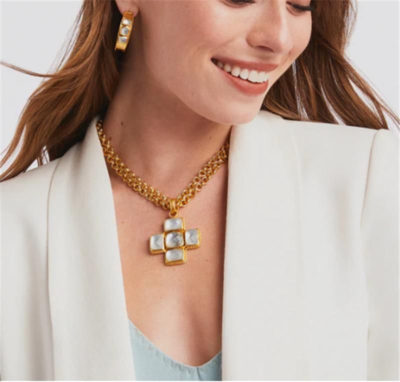 Custome Jewelry Cross Shape Casting with Gemstone Fashion Delicate Necklaces