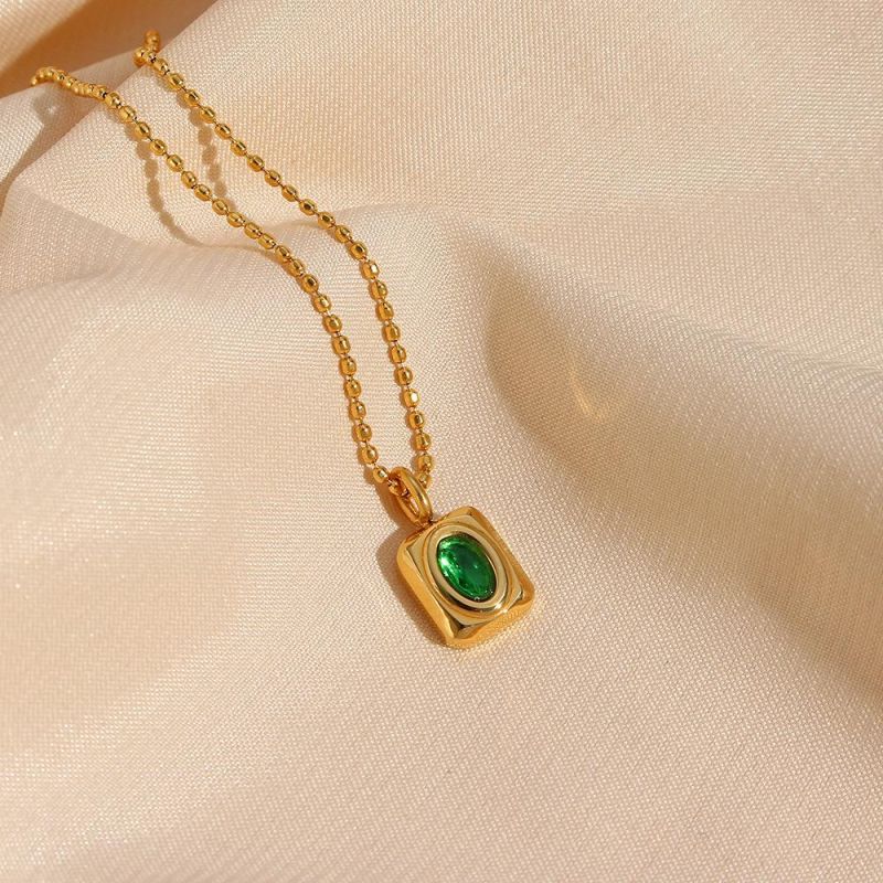 European and American Ins Style Light Luxury Fashion Jewelry Pendant Jewelry Female Stainless Steel Plated 18K Emerald Small Square Pendant Necklace