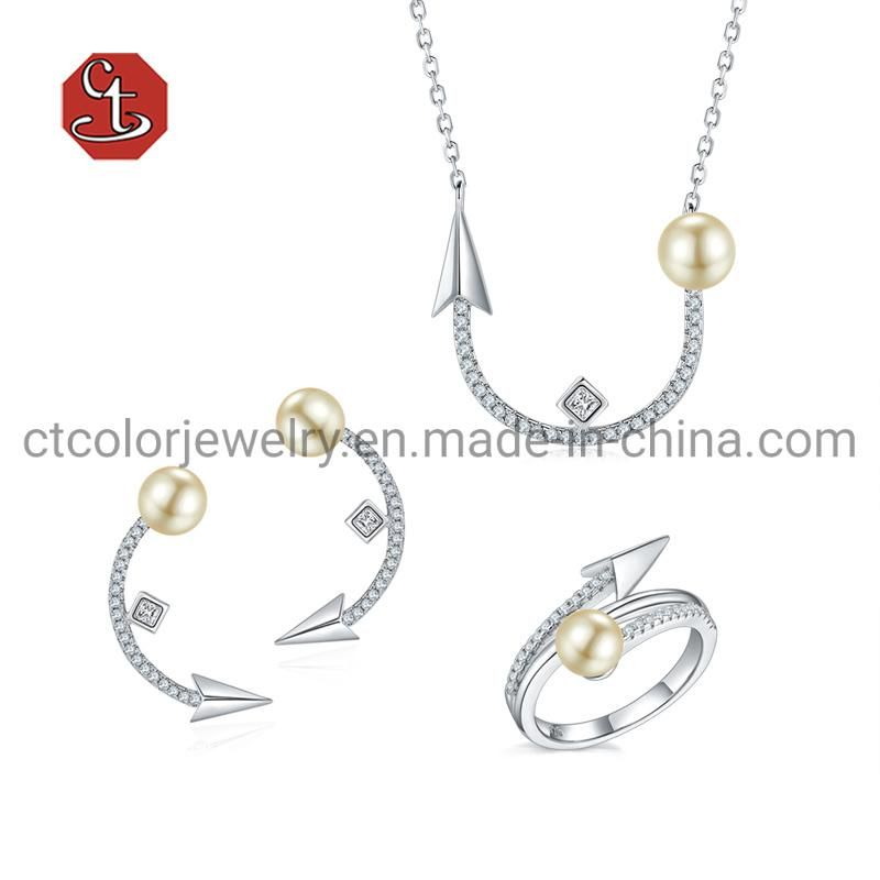 Fashion Jewelry 925 Silver and Brass Drop Necklace with Chain and Pearl Charm For Women