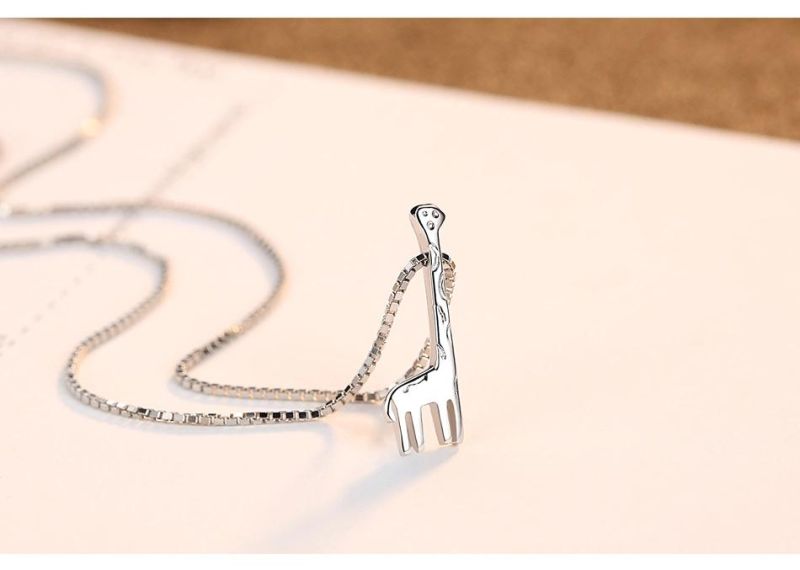 Funny Face Giraffe Necklace Inlaid Zircon with Extra Strong Light