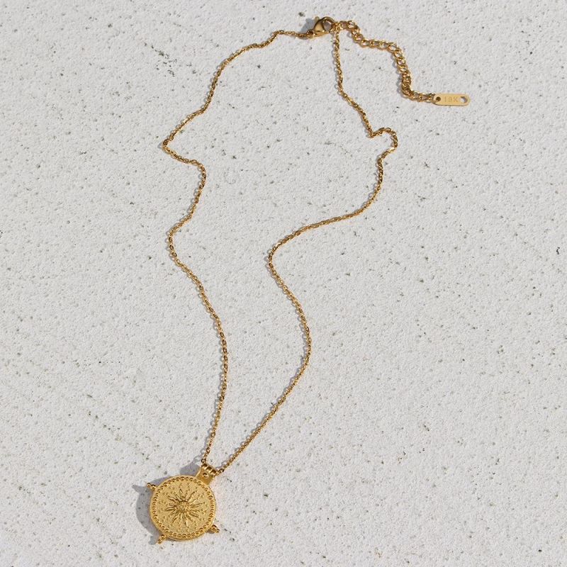 Factory Customized Fashion Jewelry Simple Fashion Round Pendant Stainless Steel Sun Pendant Necklace