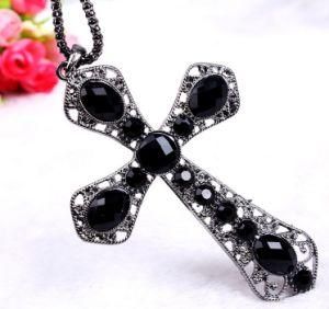 Black Fashion Stone Religious Cross Fashion Jewelry Necklace (X04)