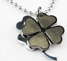 Lucky Leaf Stainless Steel Pendant Jewelry (PX8608)